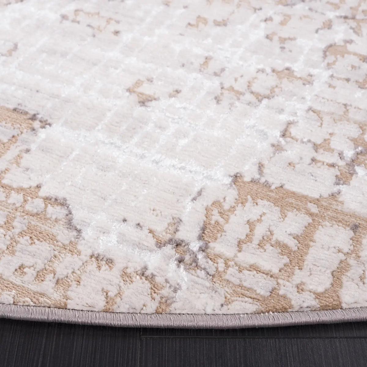 Safavieh Amelia 6'-7" x 6'-7" Rug in Grey / Beige