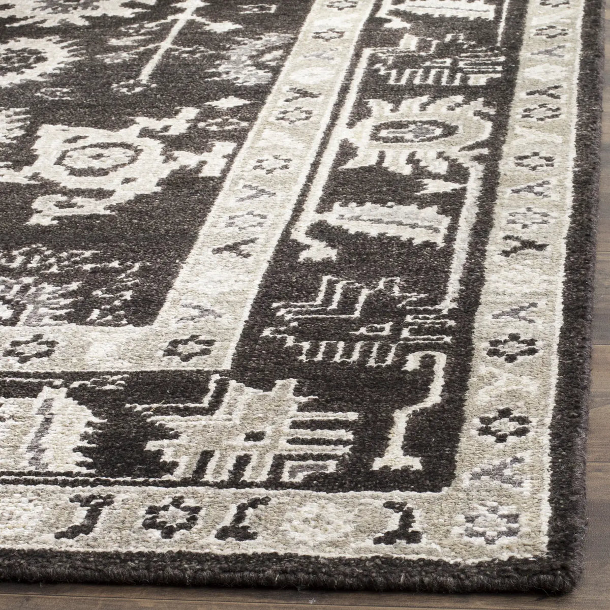 Safavieh Maharaja 5'-0" x 8'-0" Rug in Charcoal / Charcoal