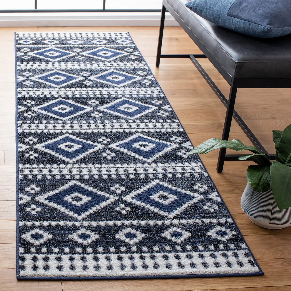Safavieh Adirondack 2'-6" x 8'-0" Rug in Dark Grey / Ivory