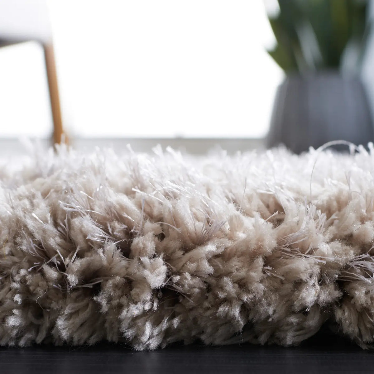 Safavieh Express Shag 4'-0" x 6'-0" Rug in Silver