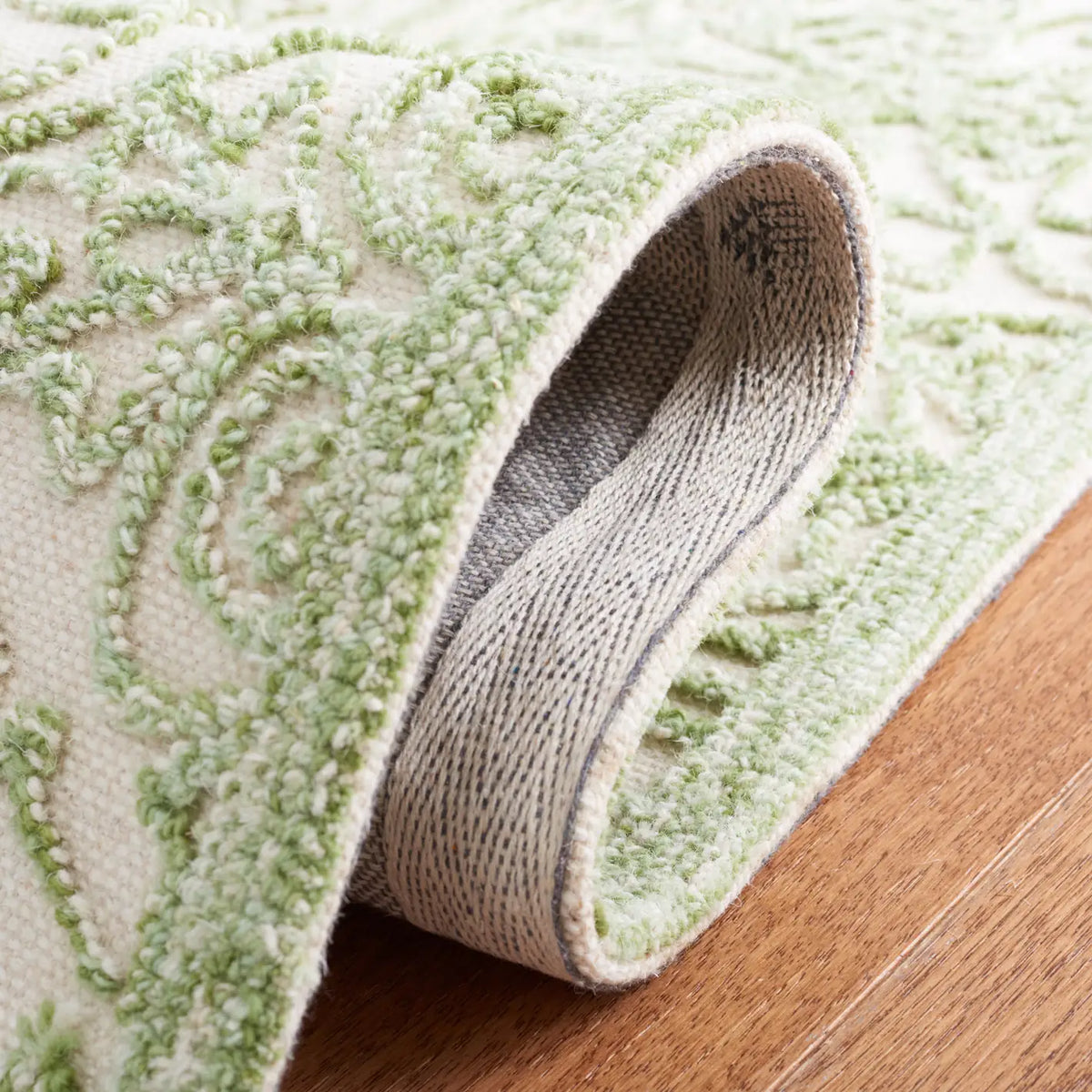 Safavieh Martha Stewart 4'-0" x 6'-0" Rug in Ivory / Green
