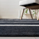 Safavieh Montauk 4'-0" x 6'-0" Rug in Black / Ivory