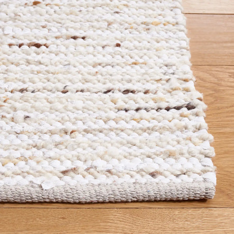 Safavieh Natura 4'-0" x 6'-0" Rug in Ivory / Gold