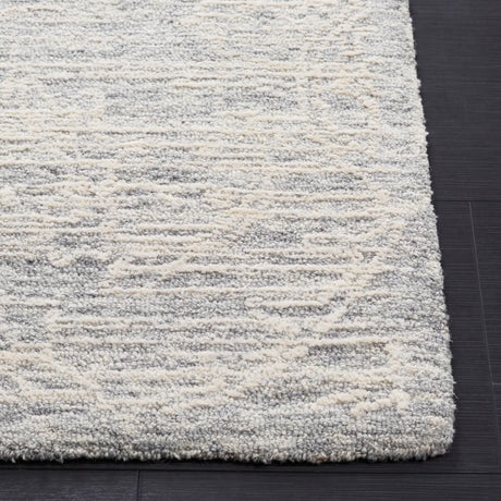 Safavieh Roslyn 4'-0" x 6'-0" Rug in Light Grey / Ivory