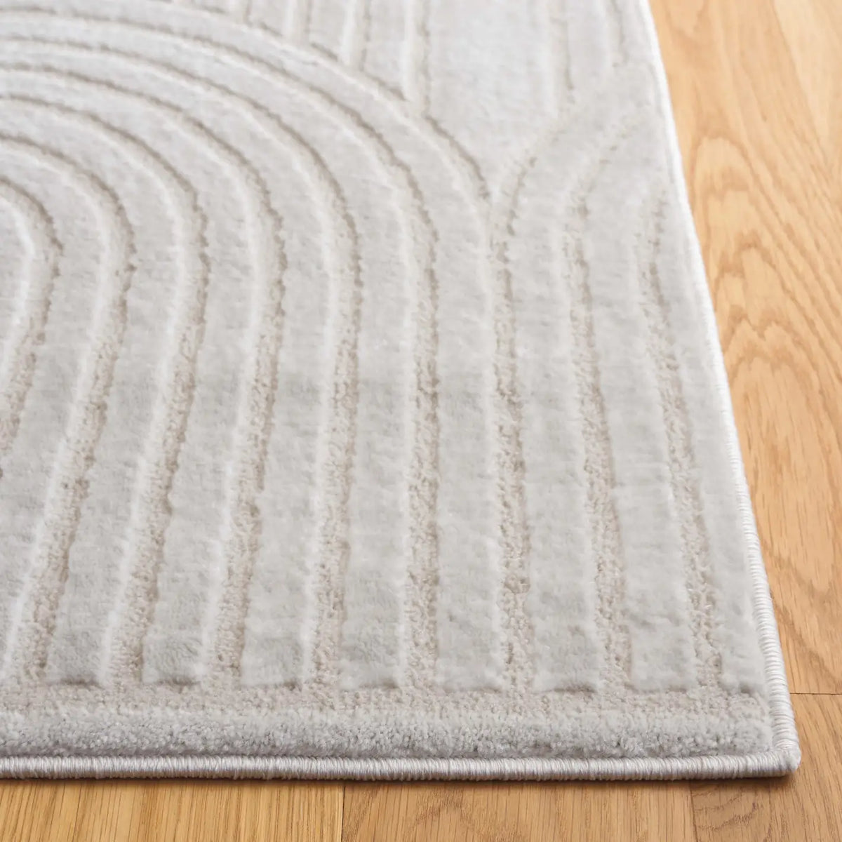 Safavieh Saylor 100 4'-0" x 6'-0" Rug in Ivory