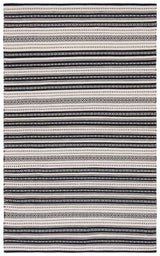 Safavieh Montauk 4'-0" x 6'-0" Rug in Black / Ivory