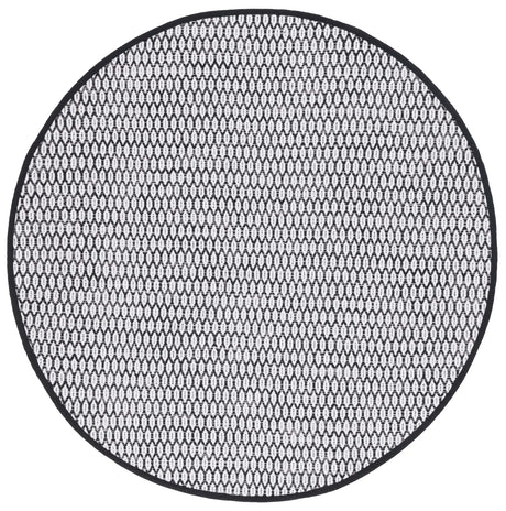Safavieh Montauk 6'-0" x 6'-0" Rug in Black / Ivory
