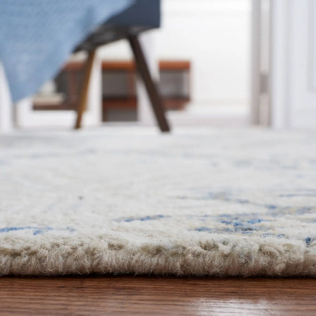 Safavieh Micro-Loop 5'-0" x 8'-0" Rug in Blue / Ivory