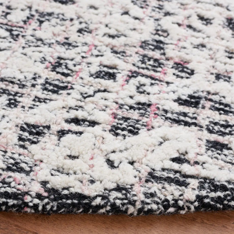Safavieh Metro 6'-0" x 6'-0" Rug in Black / Ivory