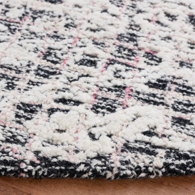 Safavieh Metro 6'-0" x 6'-0" Rug in Black / Ivory