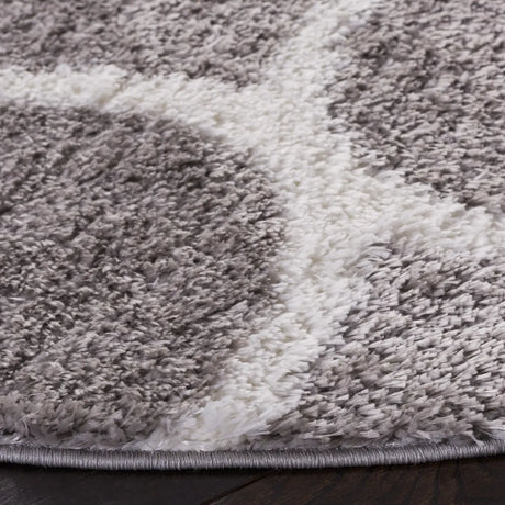 Safavieh Tahoe Shag 6'-7" x 6'-7" Rug in Grey / White