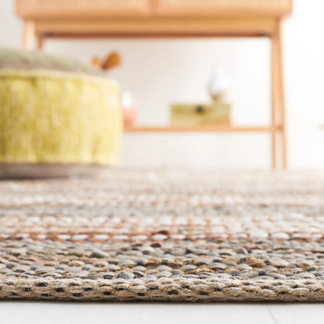 Safavieh Vintage Leather 4'-0" x 6'-0" Rug in Beige / Natural