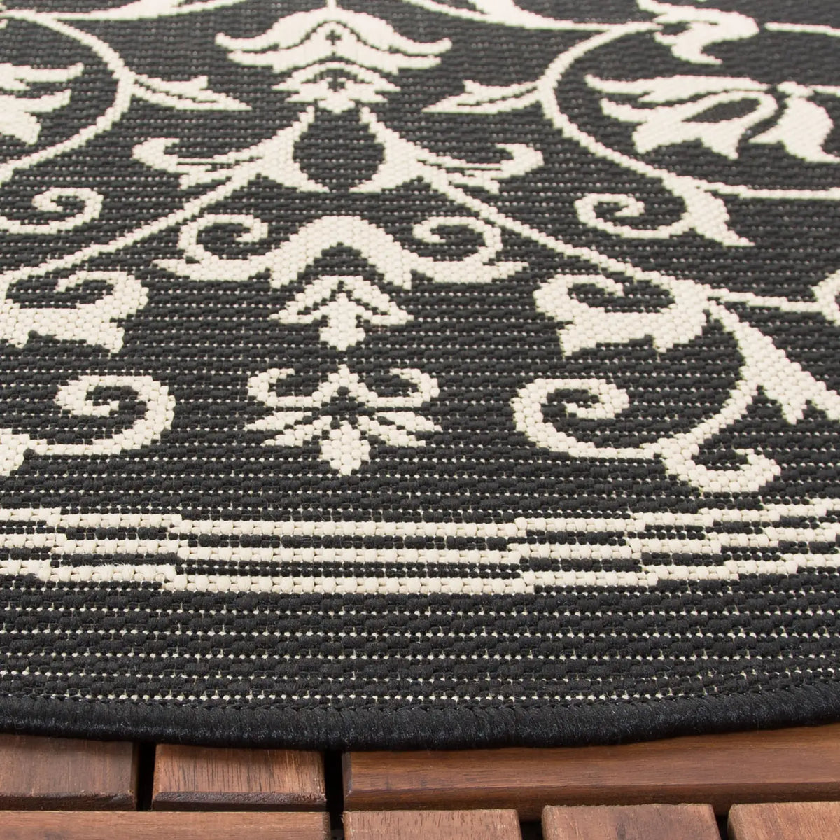 Safavieh Courtyard 5'-3" x 5'-3" Rug in Black / Sand