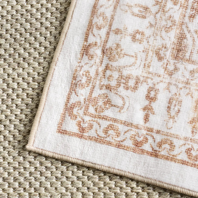 Safavieh Martha Stewart Washable 5'-0" x 7'-0" Rug in Beige / Gold