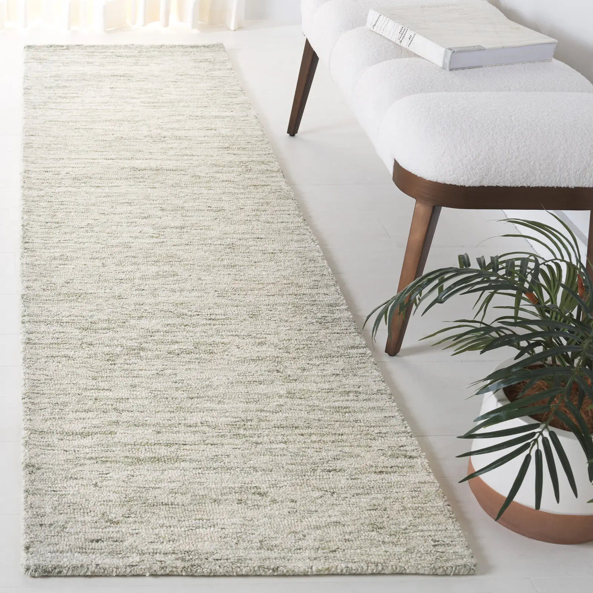 Safavieh Ebony 2'-3" x 9'-0" Rug in Green / Ivory
