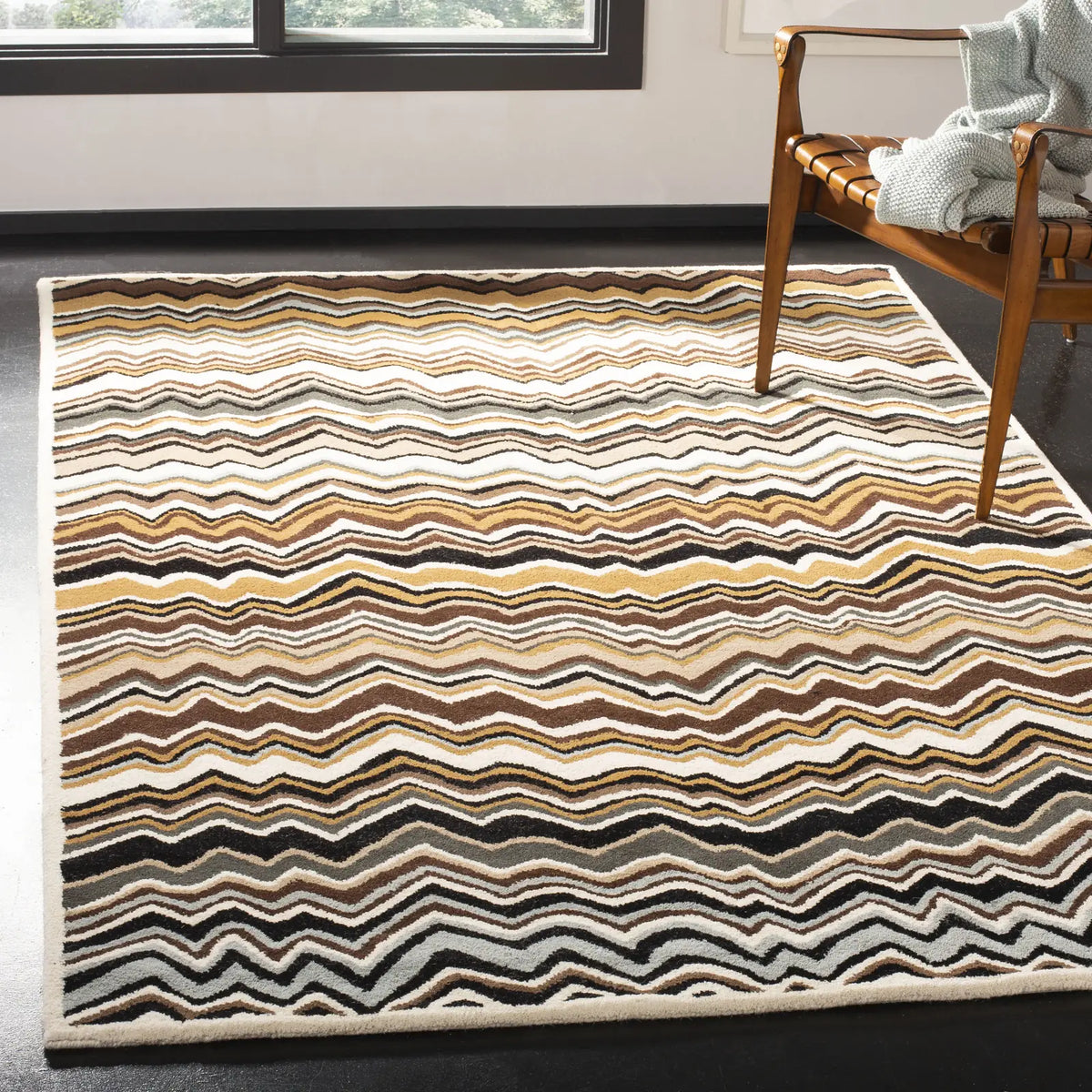Safavieh Wyndham 4'-0" x 6'-0" Rug in Brown / Multi