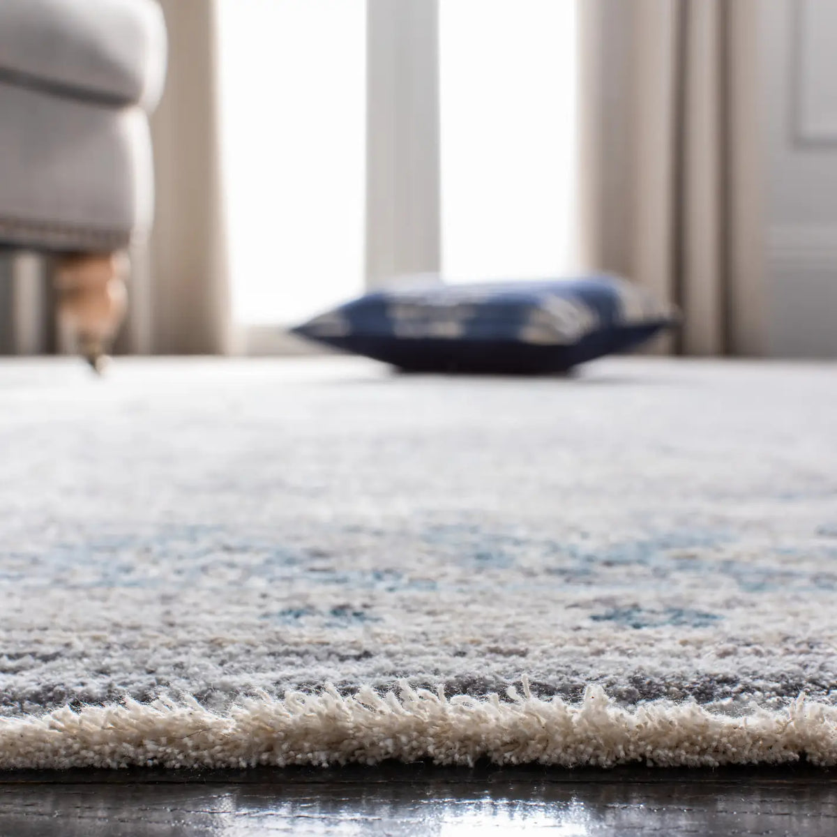 Safavieh Dream 4'-0" x 6'-0" Rug in Grey / Blue