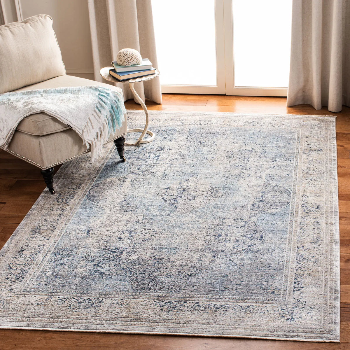 Safavieh Dream 5'-0" x 8'-0" Rug in Blue / Grey