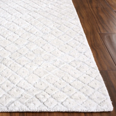 Safavieh Mirage 6'-0" x 9'-0" Rug in Ivory
