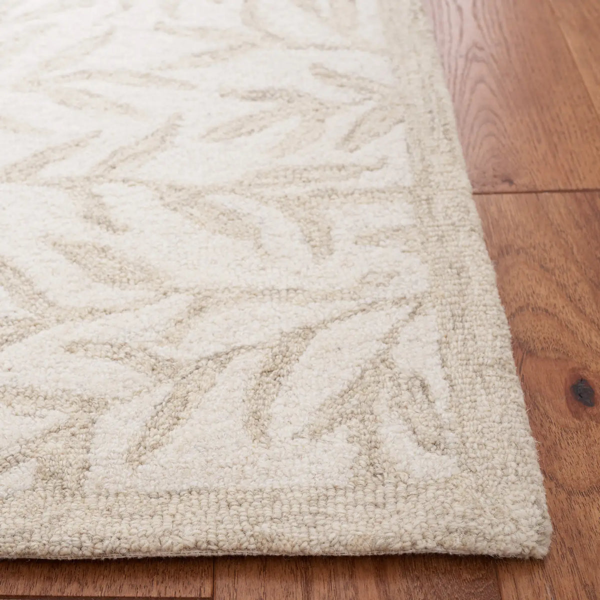 Safavieh Jardin 4'-0" x 6'-0" Rug in Ivory / Beige