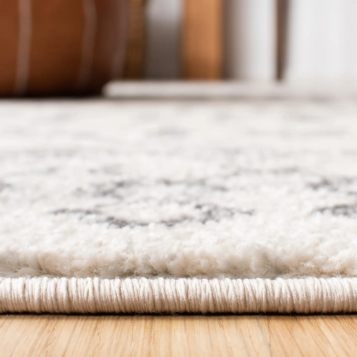 Safavieh Tulum 4'-0" x 6'-0" Rug in Ivory / Grey