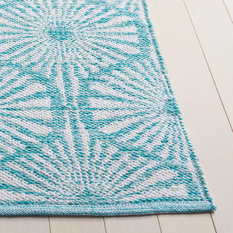Safavieh Montauk 5'-0" x 8'-0" Rug in Aqua / Ivory