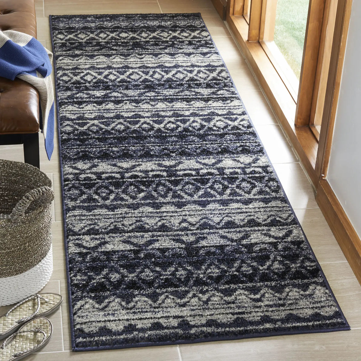 Safavieh Adirondack 2'-6" x 10'-0" Rug in Ivory / Navy