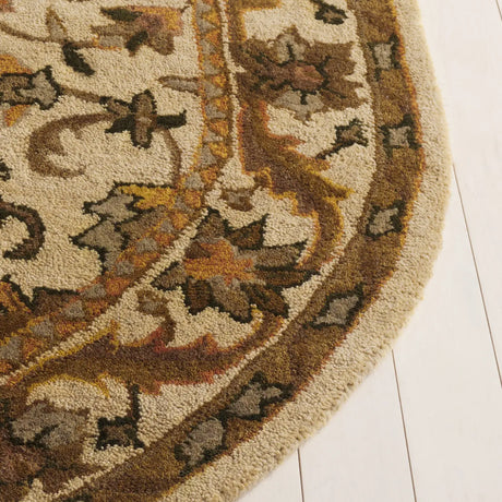 Safavieh Antiquity 4'-6" x 6'-6" Rug in Gold