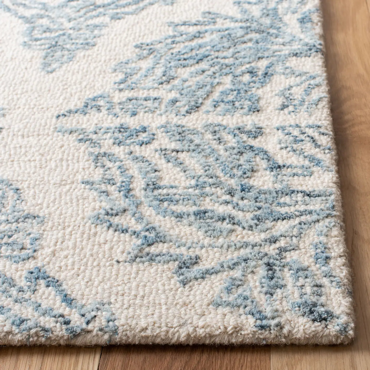 Safavieh Abstract 5'-0" x 8'-0" Rug in Ivory / Blue