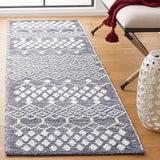 Safavieh Natura 2'-3" x 8'-0" Rug in Charcoal / Ivory
