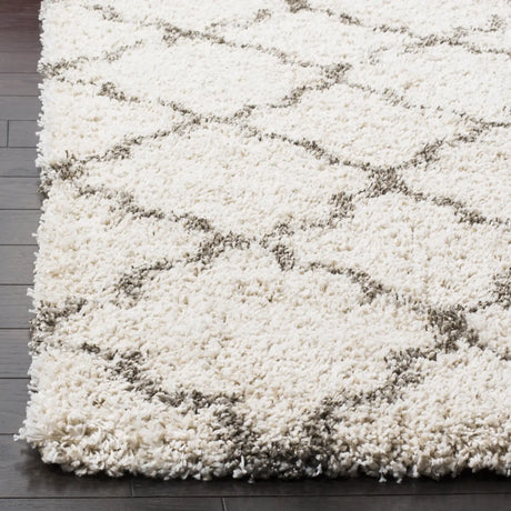 Safavieh Hudson Shag 6'-0" x 9'-0" Rug in Ivory / Grey