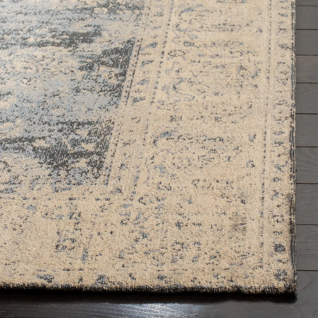 Safavieh Classic Vintage 5'-0" x 8'-0" Rug in Cream / Grey