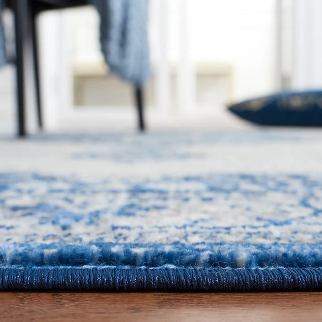 Safavieh Brentwood 4'-0" x 6'-0" Rug in Blue / Ivory