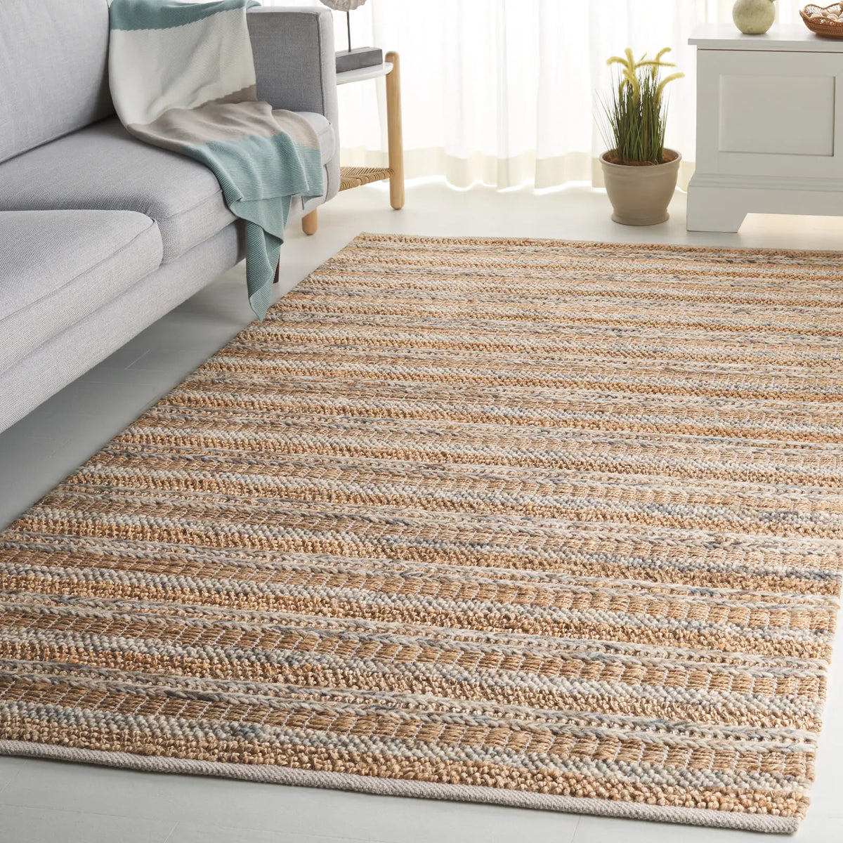 Safavieh Natura 4'-0" x 6'-0" Rug in Natural / Brown
