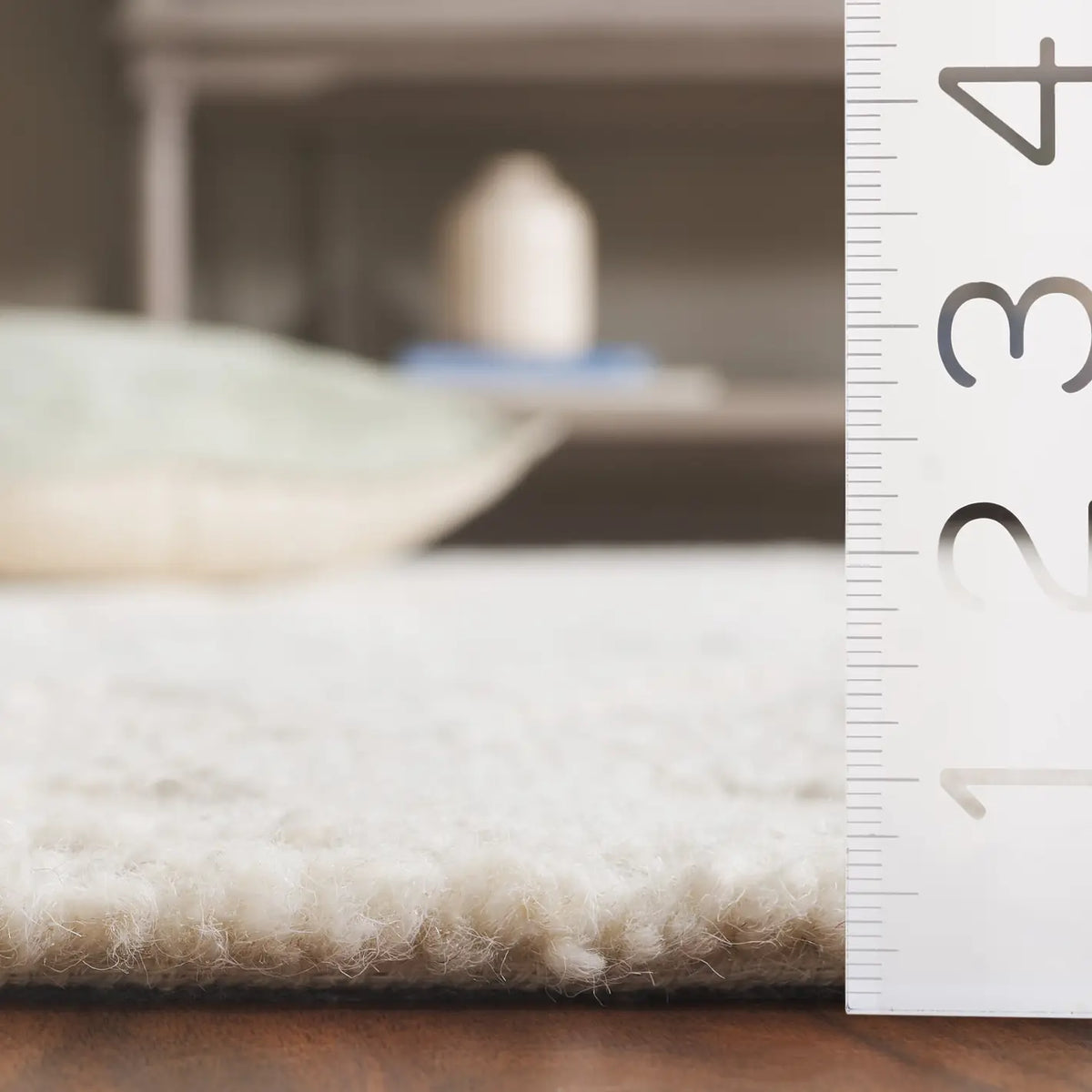 Safavieh Marquee 4'-0" x 6'-0" Rug in Ivory