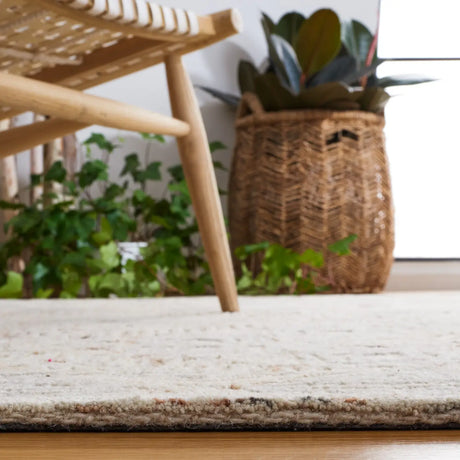Safavieh Ikat 4'-0" x 6'-0" Rug in Ivory / Grey