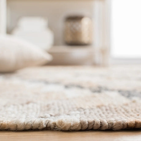 Safavieh Natural Fiber 4'-0" x 6'-0" Rug in Natural / Black