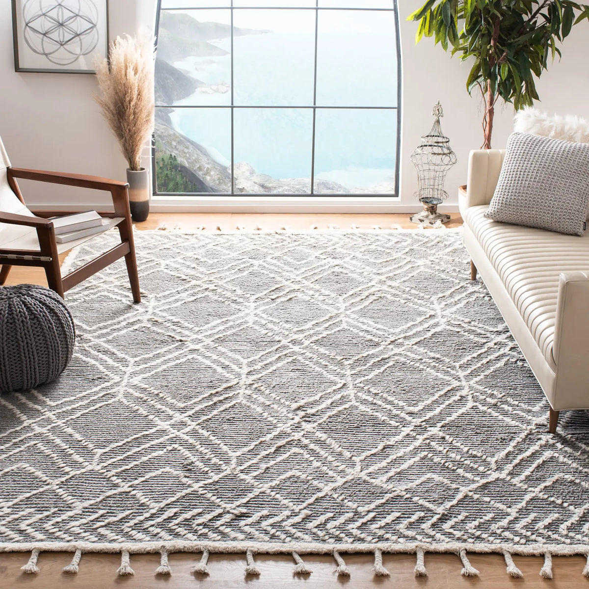 Safavieh Casablanca 8'-0" x 10'-0" Rug in Grey / Ivory