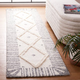 Safavieh Casablanca 2'-3" x 9'-0" Rug in Ivory / Black