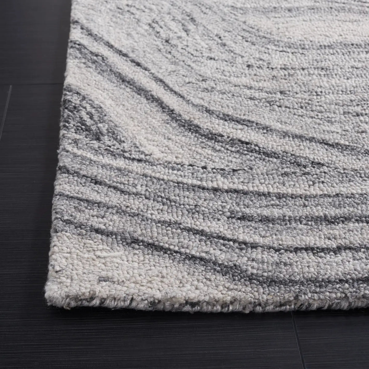 Safavieh Abstract 4'-0" x 6'-0" Rug in Dark Grey / Black