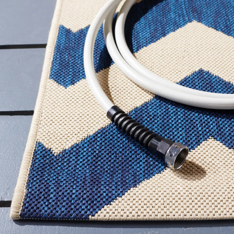 Safavieh Courtyard 4'-0" x 5'-7" Rug in Navy / Beige