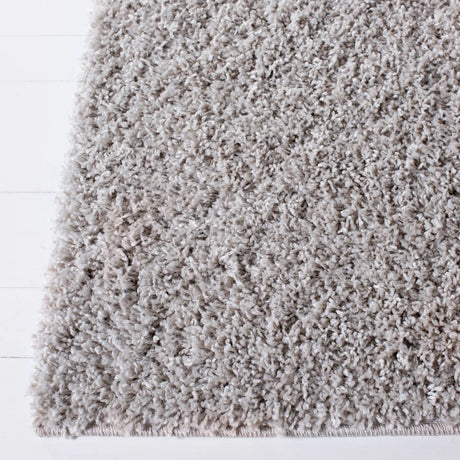 Safavieh Venus Shag 500 4'-0" x 6'-0" Rug in Light Grey