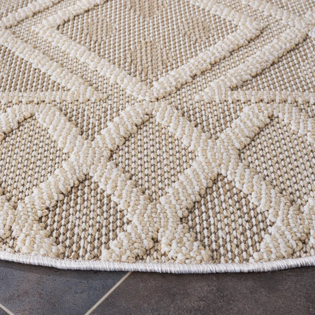 Safavieh Global 6'-7" x 6'-7" Rug in Beige / Ivory