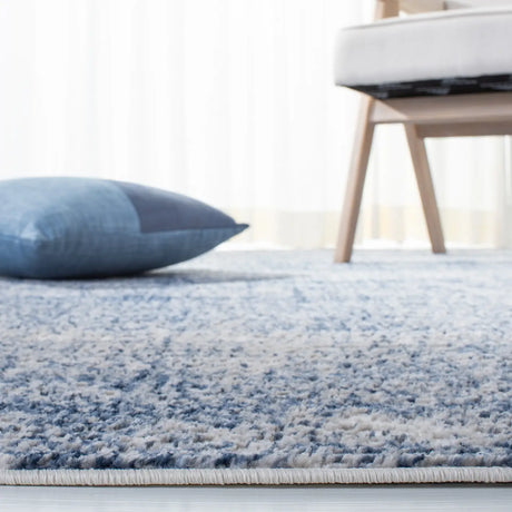 Safavieh Skyler 4'-5" x 6'-5" Rug in Ivory / Navy