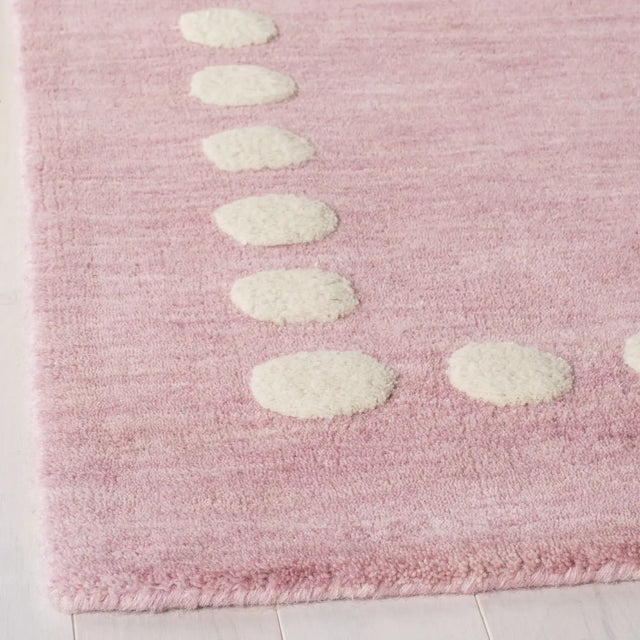 Safavieh Safavieh Kids 5'-0" x 8'-0" Rug in Pink
