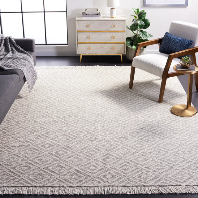 Safavieh Marbella 6'-0" x 9'-0" Rug in Ivory / Grey