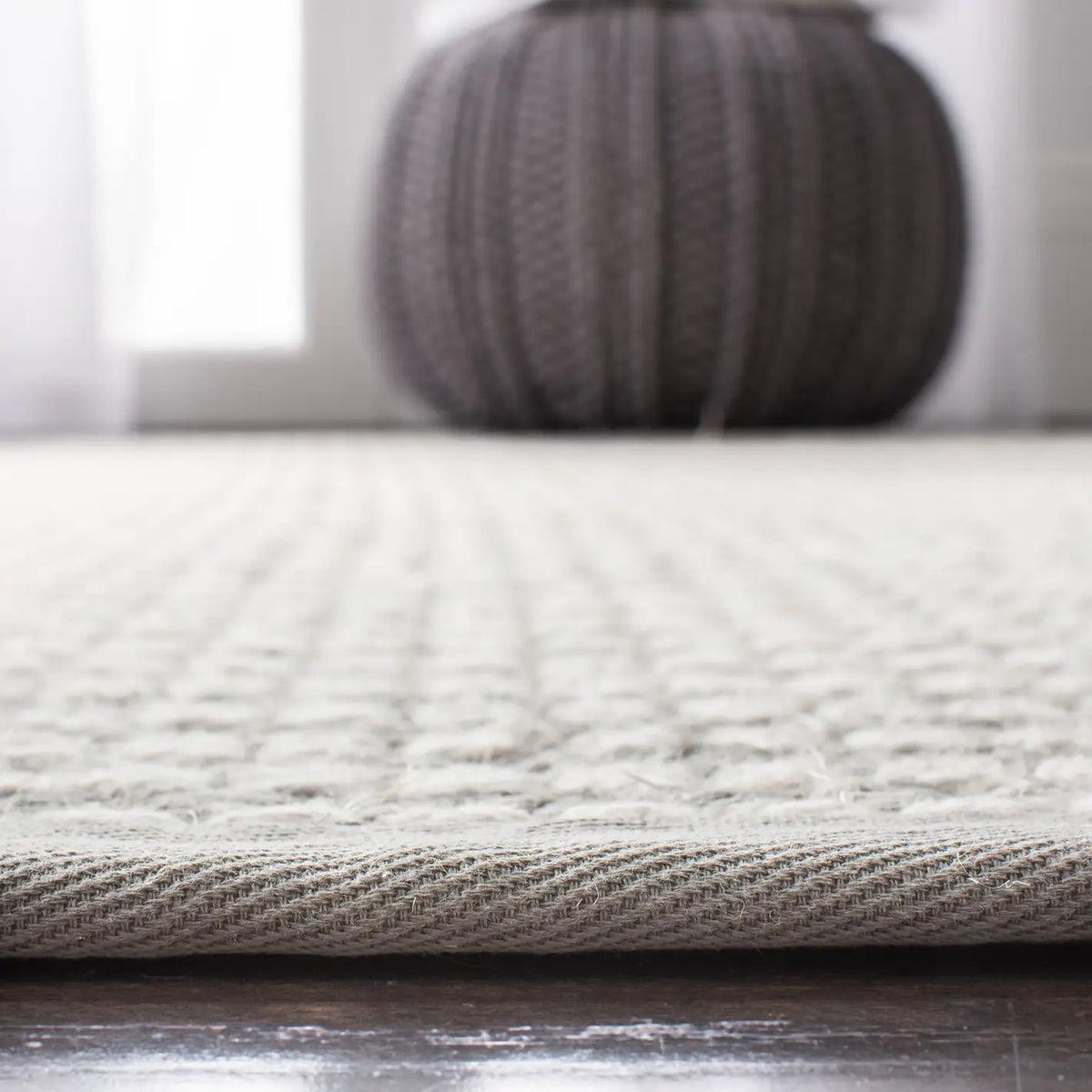 Safavieh Palm Beach 5'-0" x 8'-0" Rug in Silver / Ivory