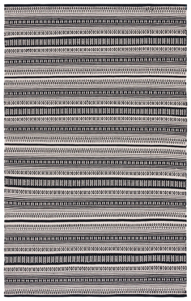 Safavieh Montauk 4'-0" x 6'-0" Rug in Black / Ivory