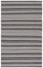 Safavieh Montauk 4'-0" x 6'-0" Rug in Black / Ivory