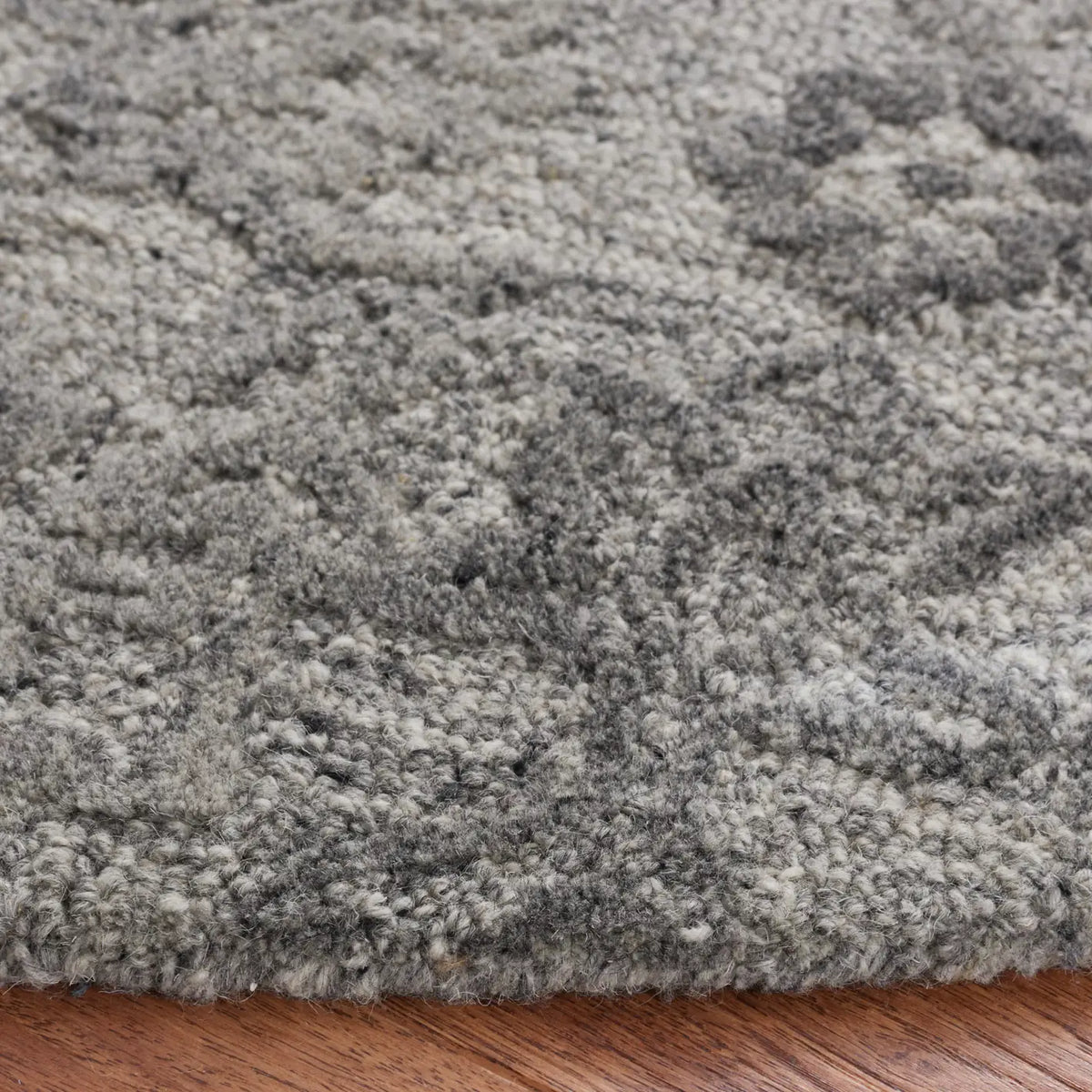 Safavieh Metro 6'-0" x 6'-0" Rug in Grey